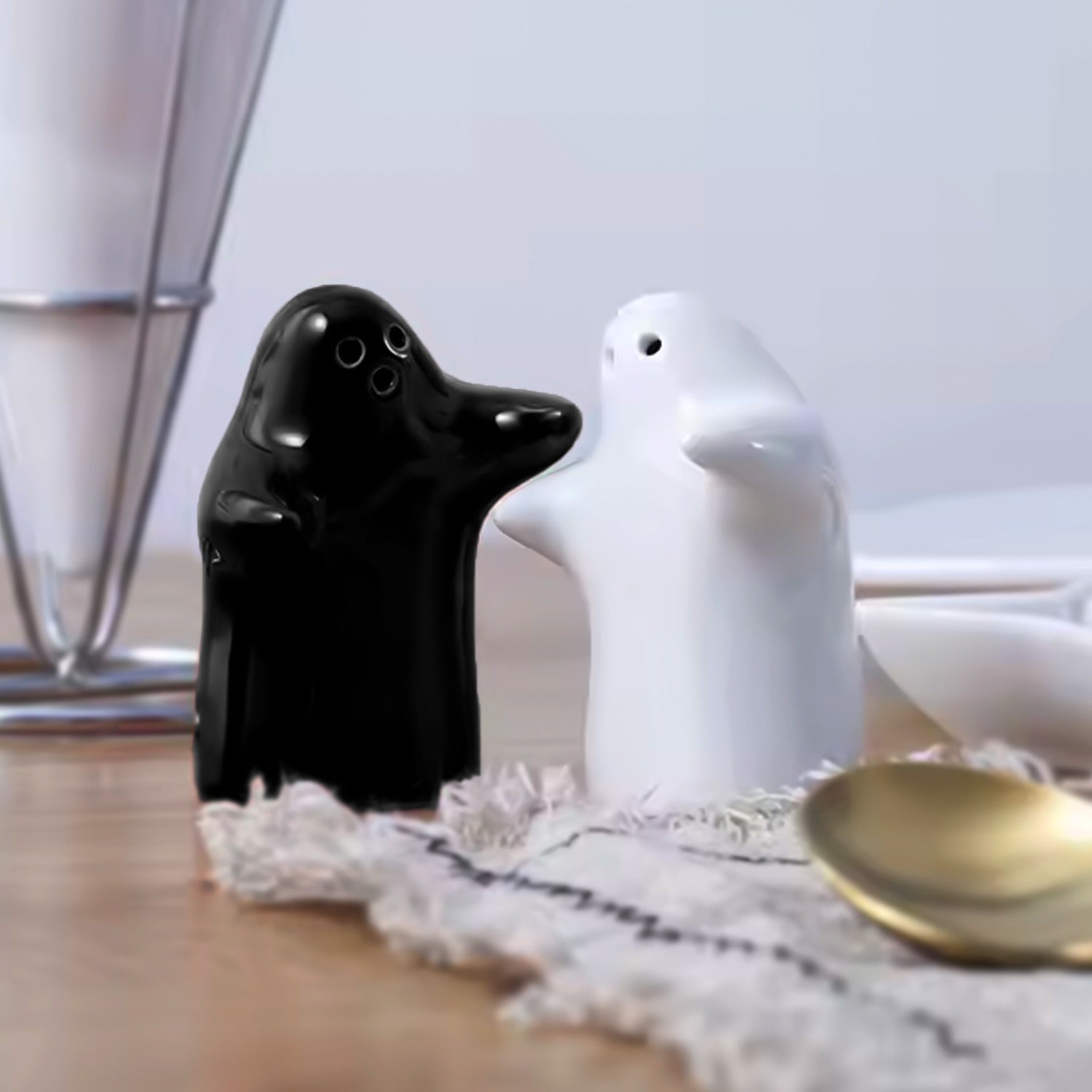 Ceramic Salt and Pepper Seasoning and Spice Shakers Cute Ceramic Salt and Pepper Seasoning and Spice Shakers Cute